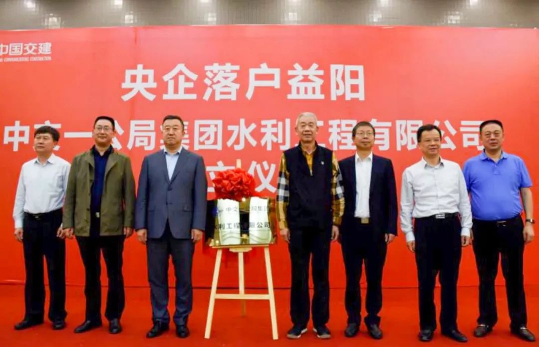 hth官方网页入口举行揭牌仪式
